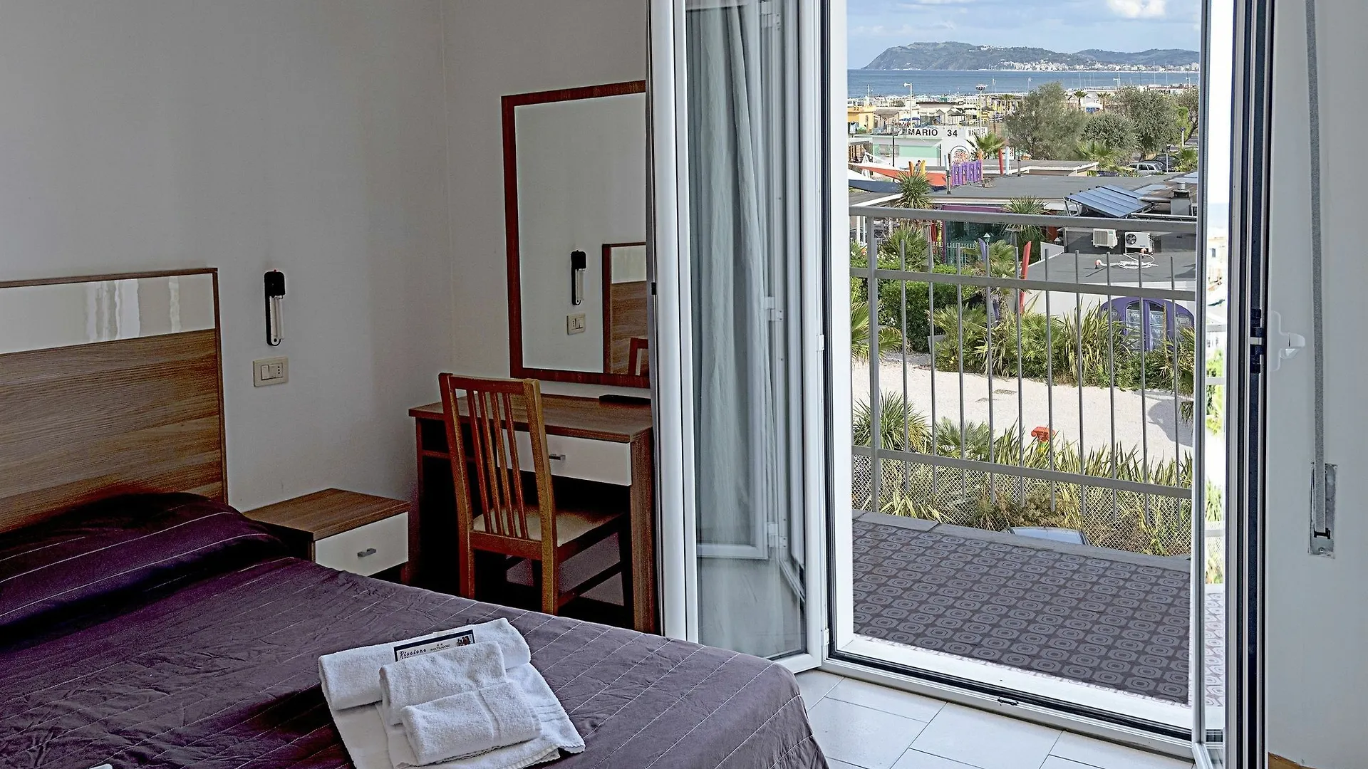 **  Hotel Veladoro Riccione Italien